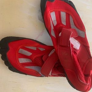 Great water shoes 7.5 in size